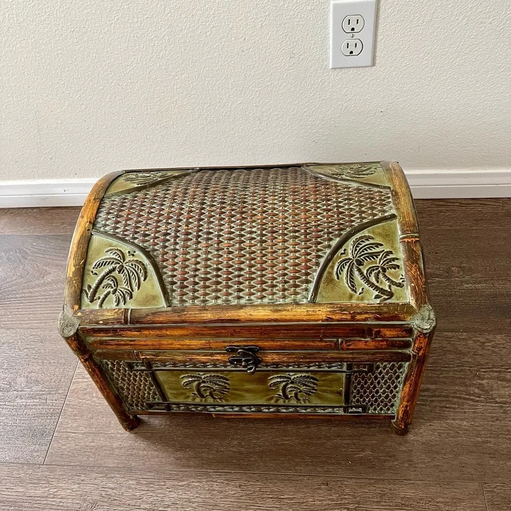 Vintage-Inspired Palm Motif Decorative Storage Trunk - Green and Brown